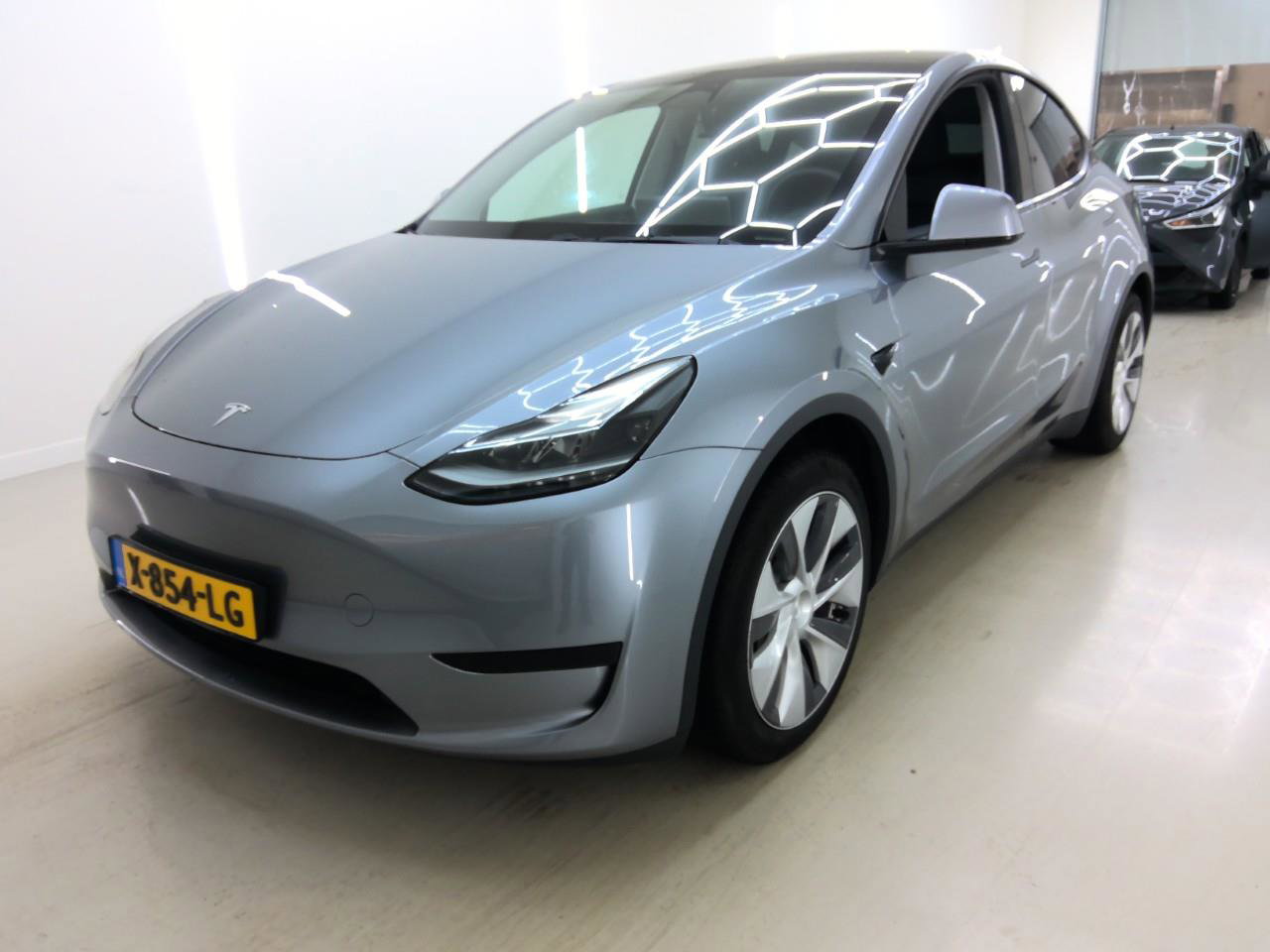 Tesla Model Y Standard RWD Plus 351pk 92.5% SoH [ AMD RYZEN+LFP ACCU+AUTOPILOT+19 INCH+PREMIUM AUDIO ]