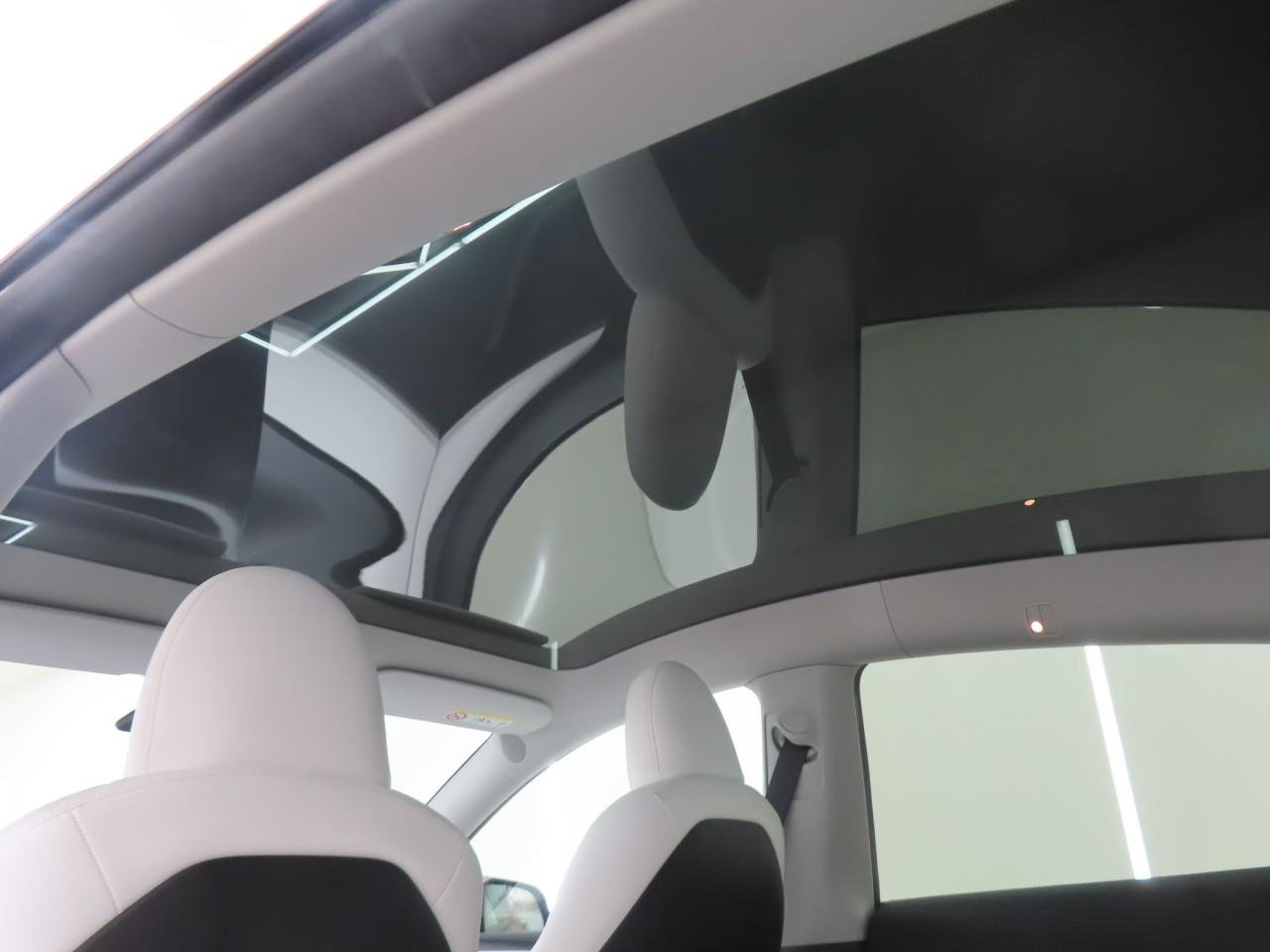 Tesla Model Y Long Range 345pk AWD 97% SoH [ CHERRY+WIT LEDER+AMD RYZEN+PREMIUM AUDIO ] 16