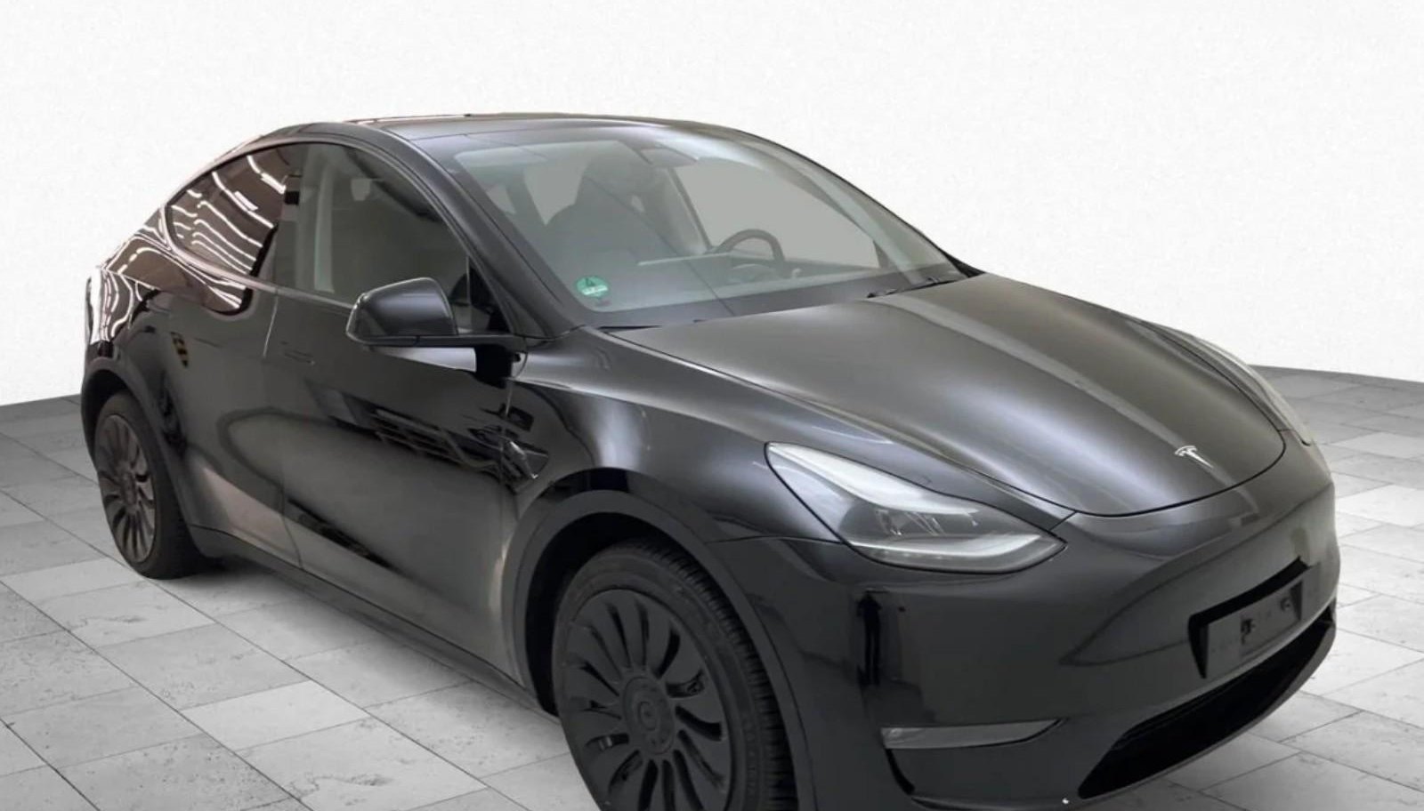 Tesla Model Y Long Range Dual AWD 2
