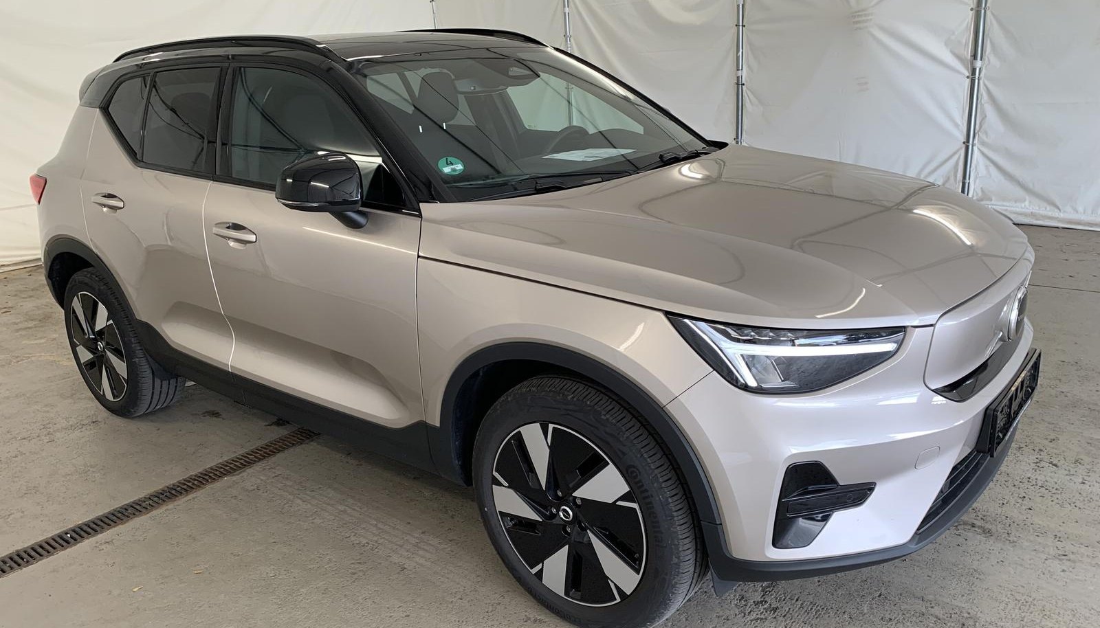 Volvo XC40 Core Recharge Pure Electric 2