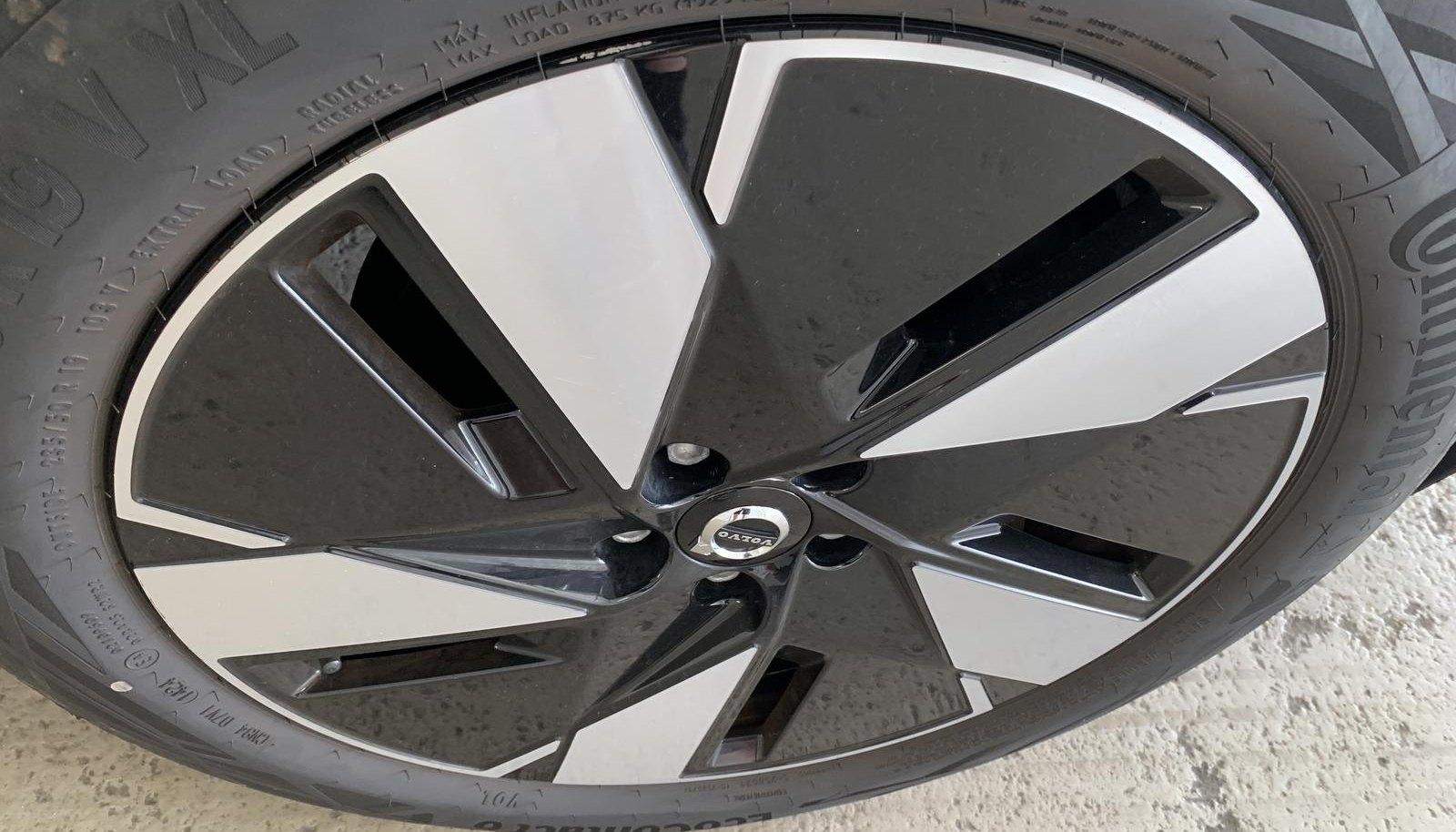 Volvo XC40 Core Recharge Pure Electric 3