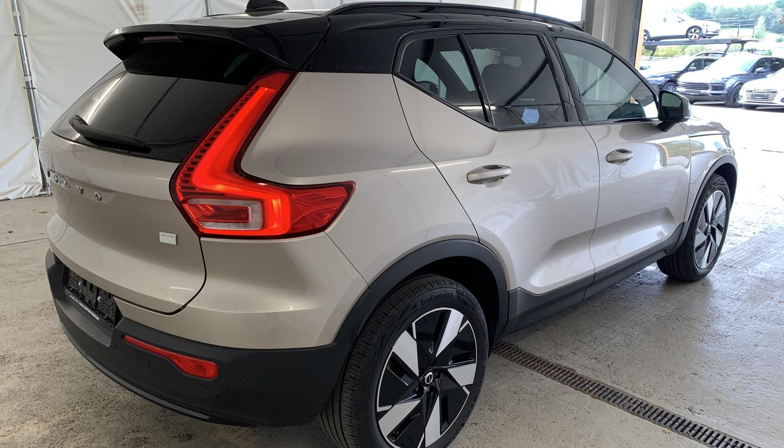 Volvo XC40 Core Recharge Pure Electric 5
