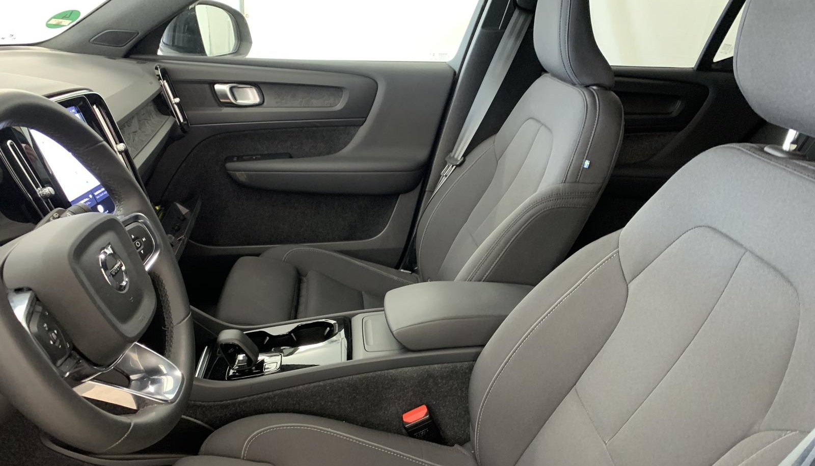 Volvo XC40 Core Recharge Pure Electric 8