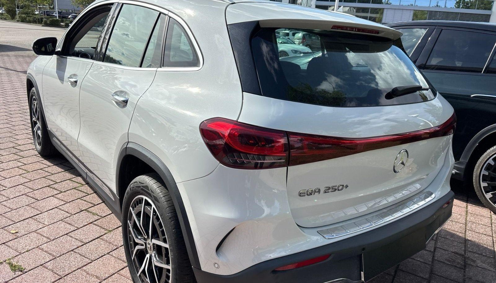 Mercedes-Benz EQA AMG Line 3