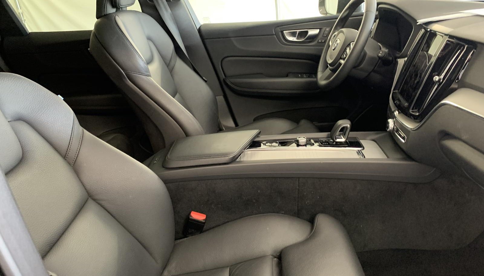 Volvo XC60 Plus Bright AWD 4