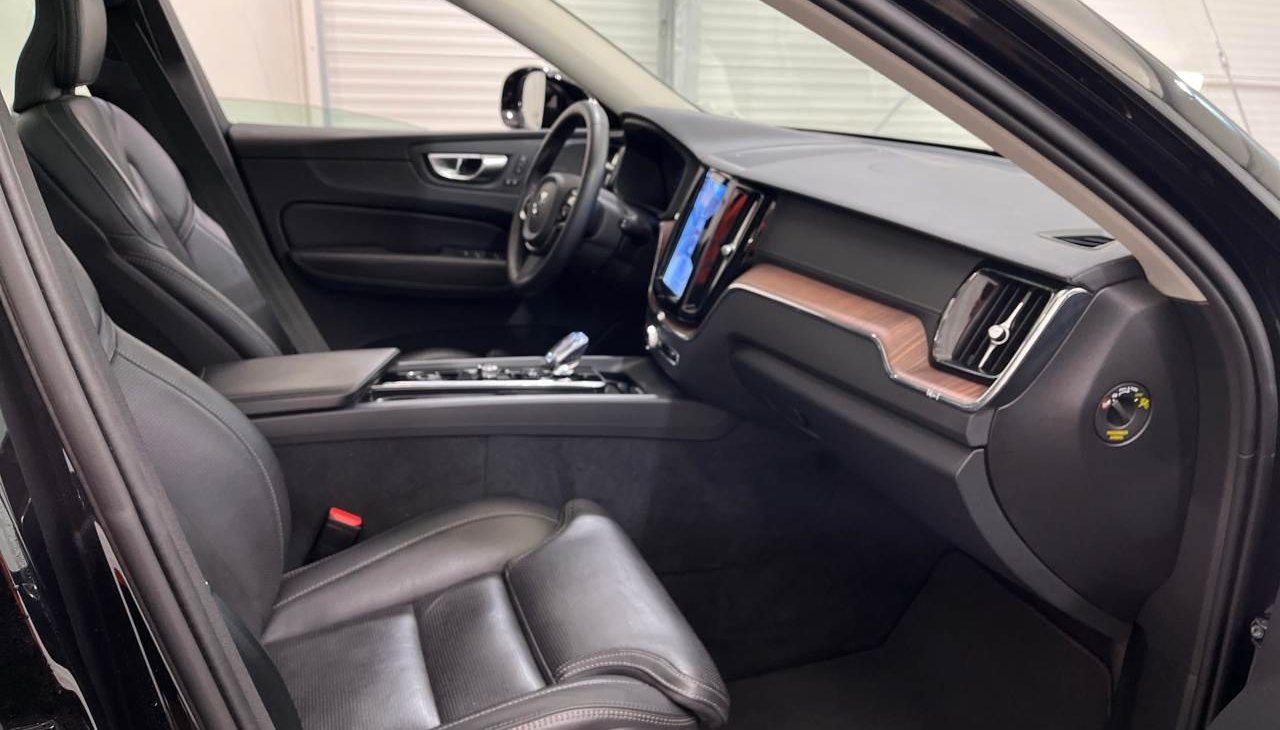 Volvo XC60 Ultimate Dark 6