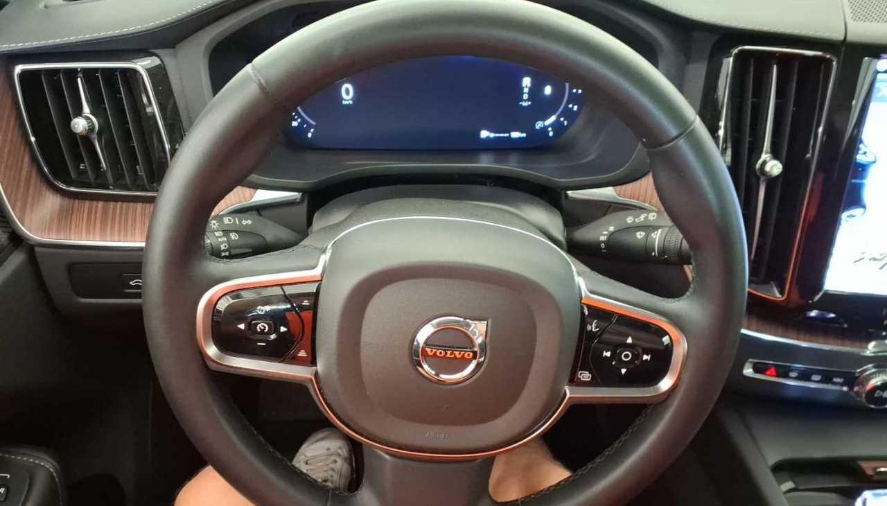 Volvo XC60 Ultimate Dark 8