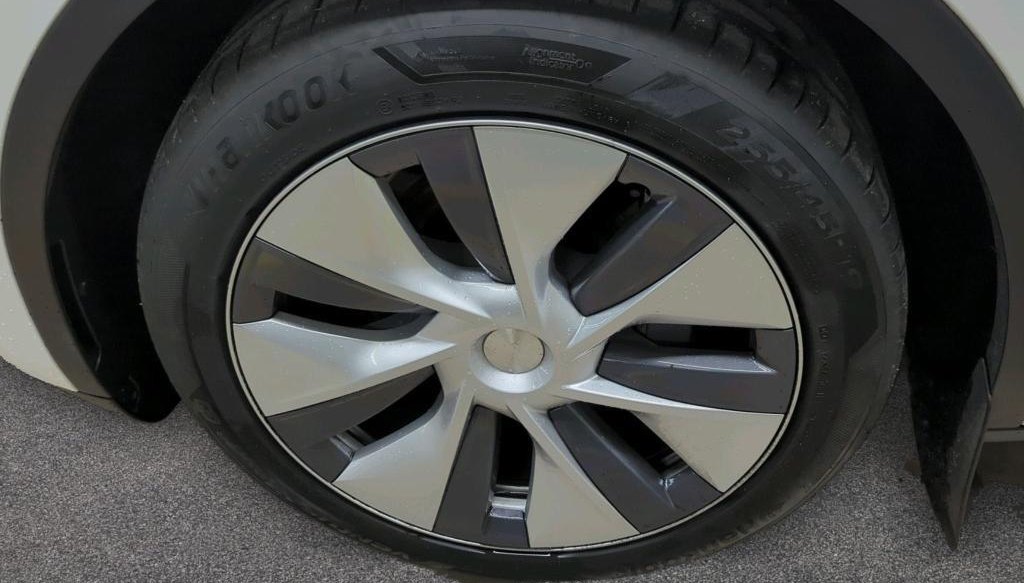 Tesla Model Y Long Range Dual AWD 5