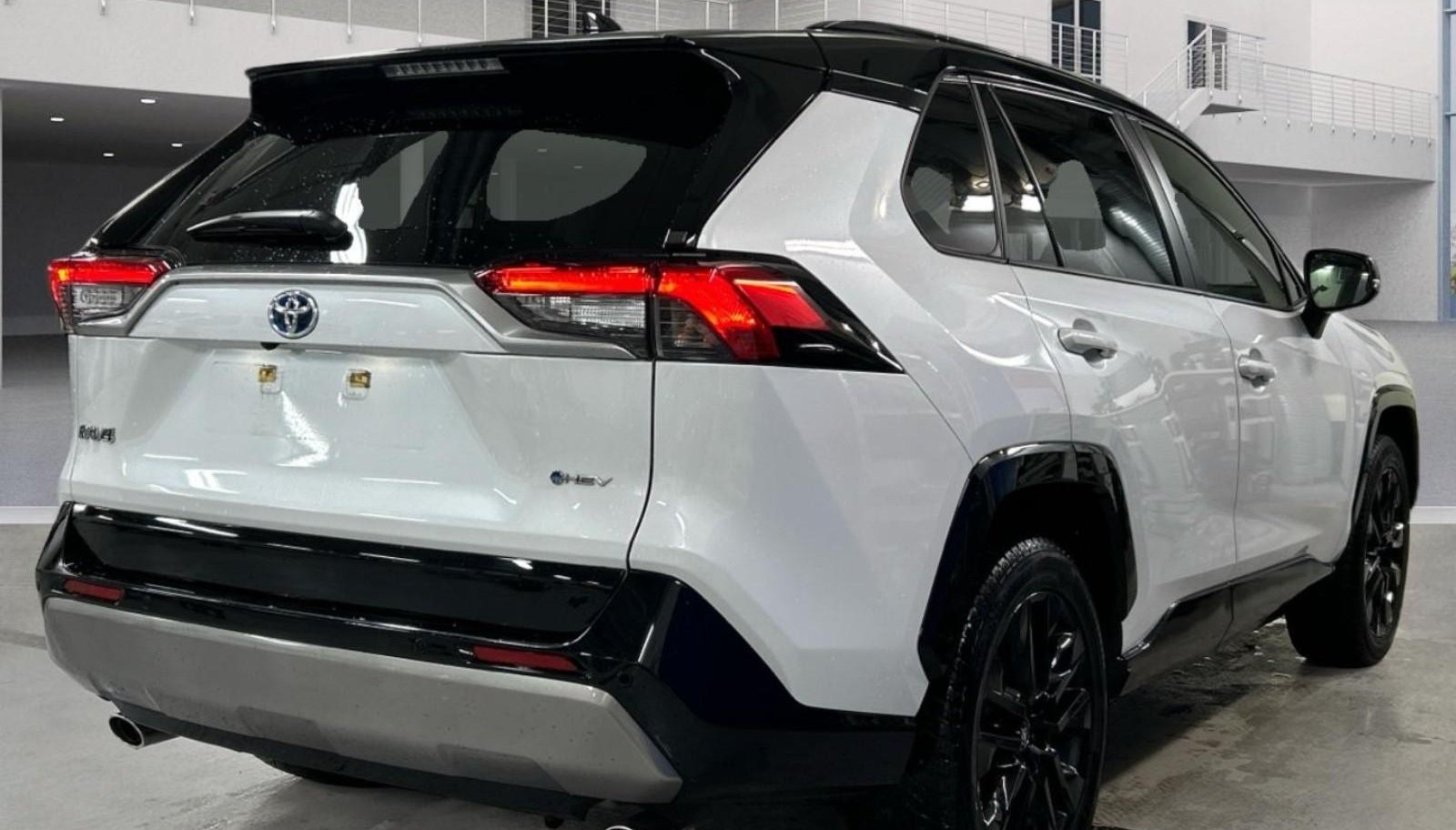 Toyota RAV Style 4