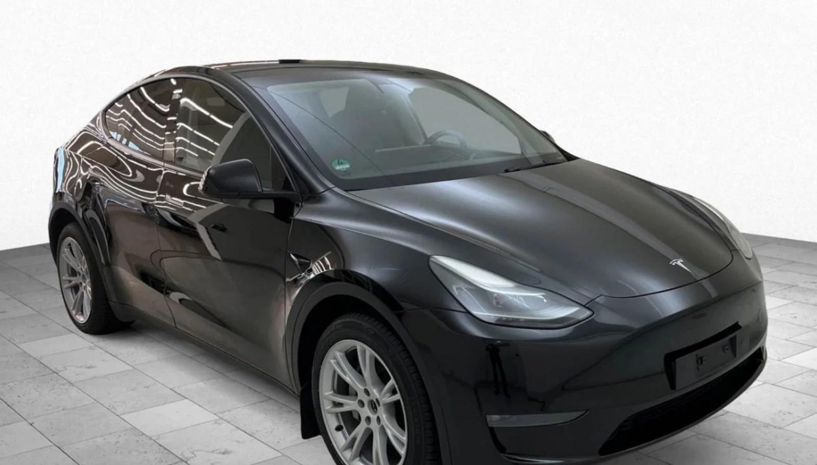Tesla Model Y Long Range Dual AWD 2