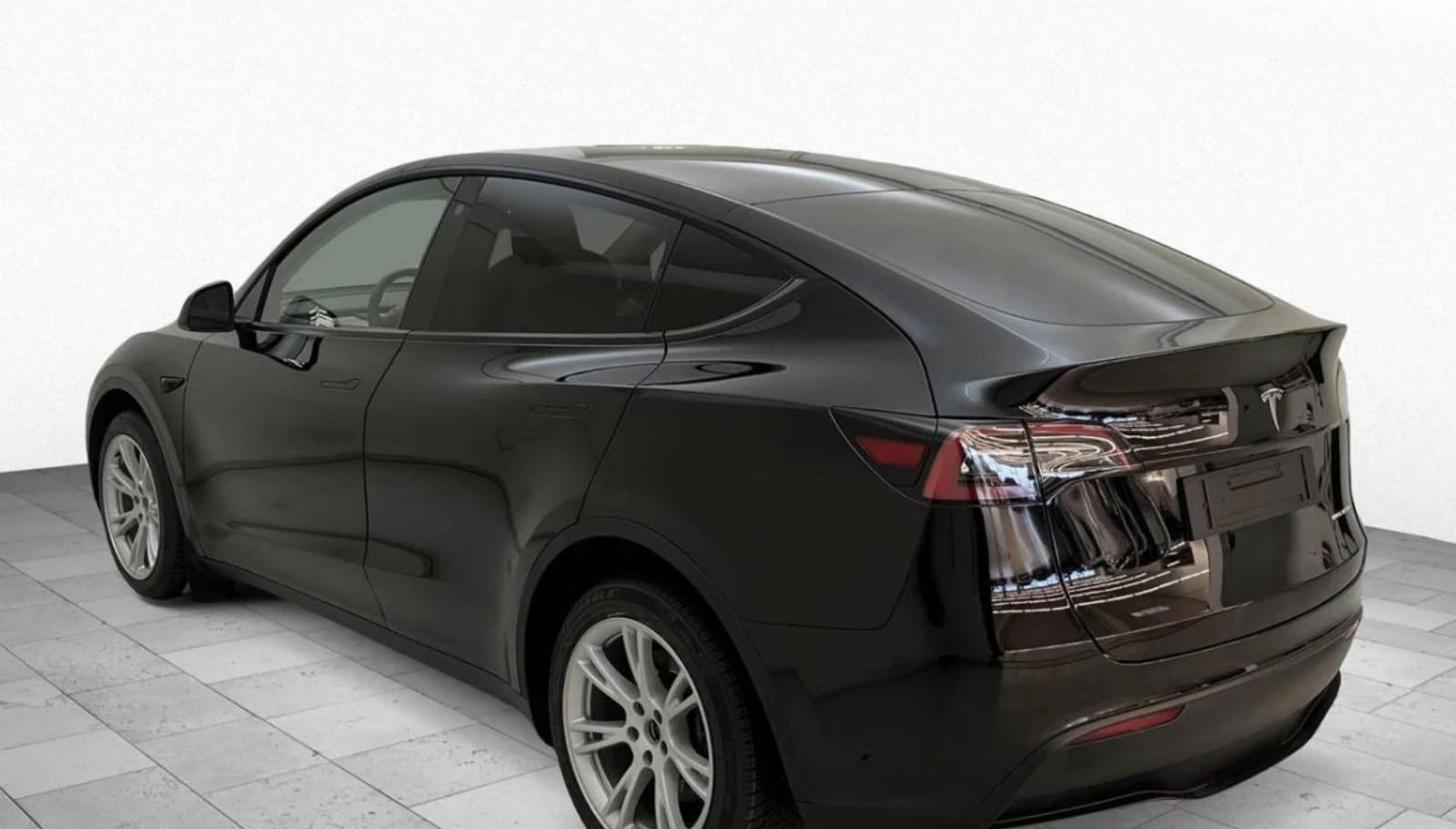 Tesla Model Y Long Range Dual AWD 3