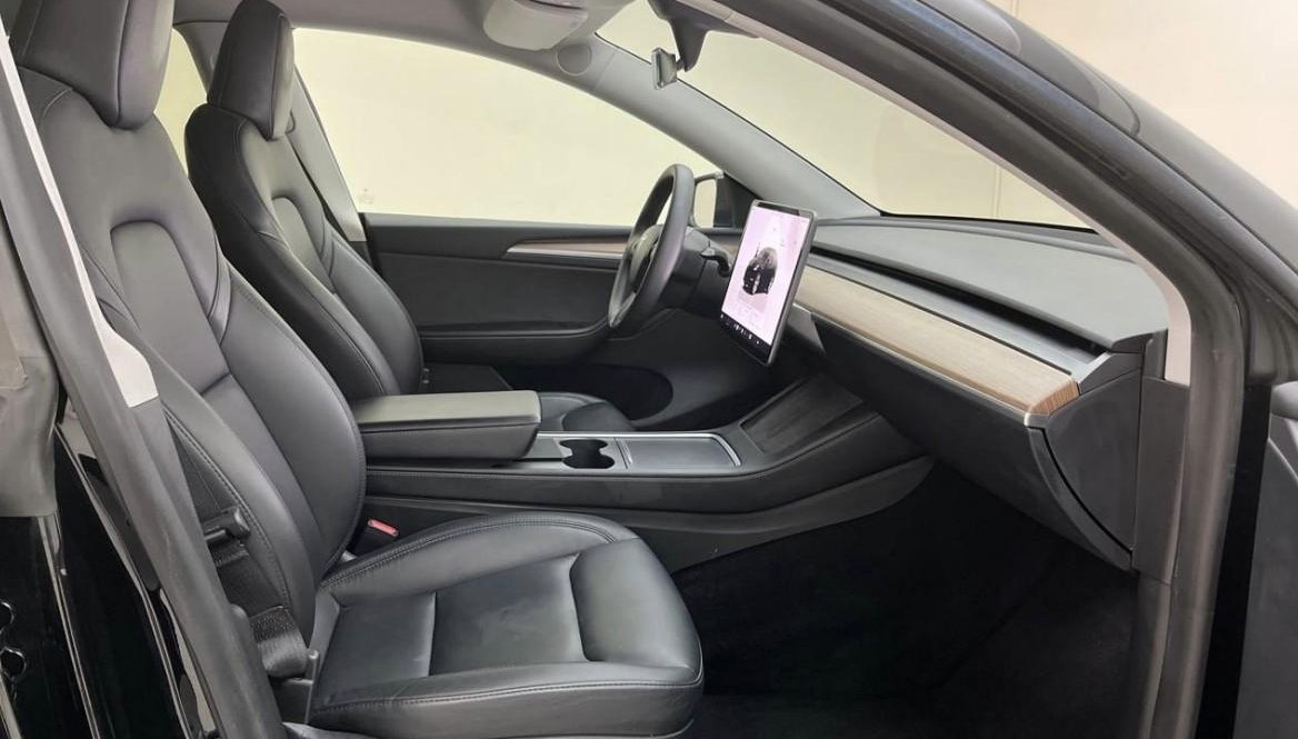 Tesla Model Y Long Range Dual AWD 5