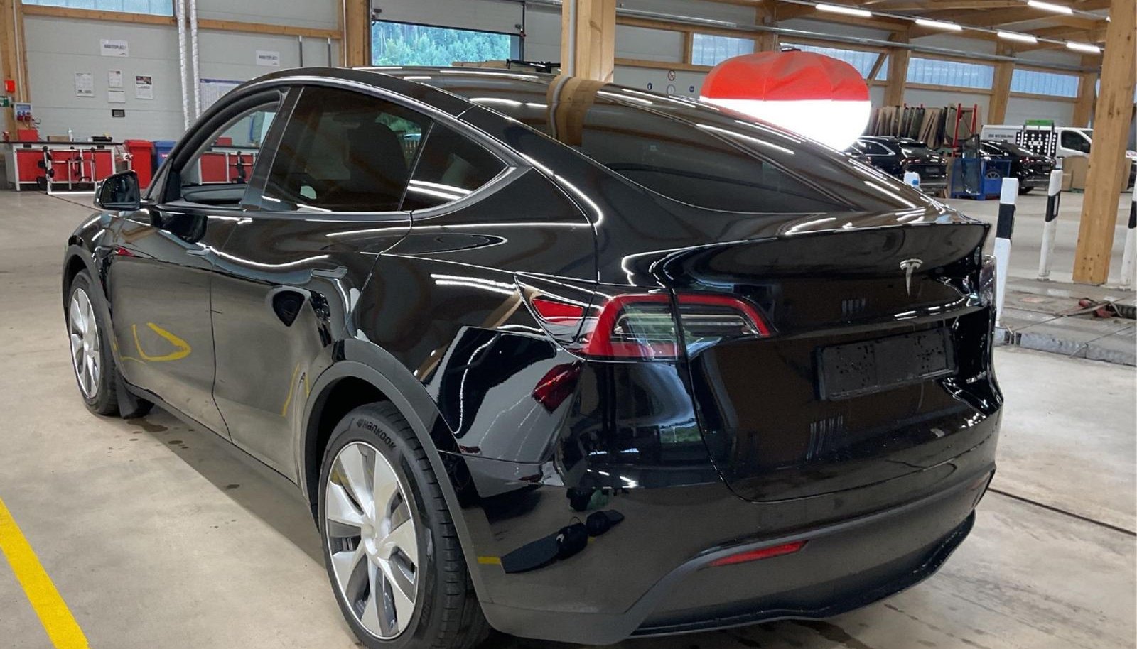 Tesla Model Y Long Range Dual AWD 3