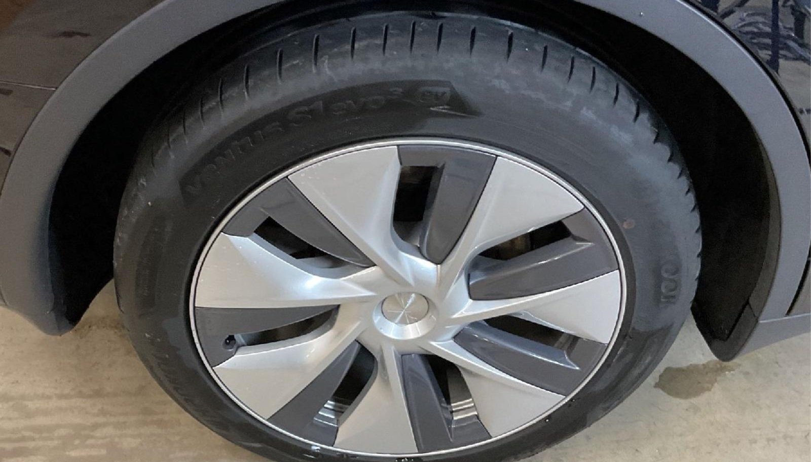 Tesla Model Y Long Range Dual AWD 4