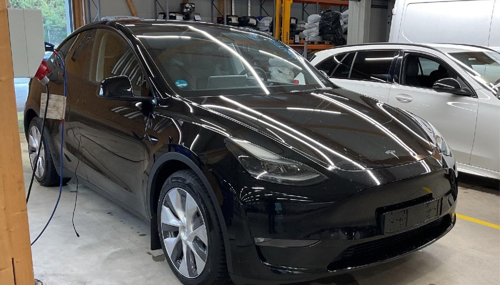 Tesla Model Y Long Range Dual AWD 9