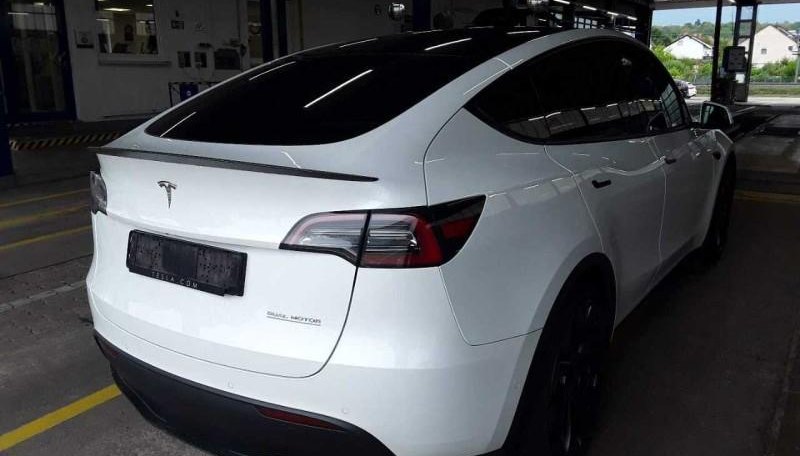Tesla Model Y Performance Dual AWD 4