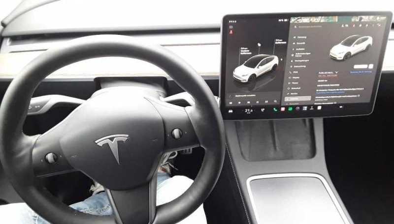 Tesla Model Y Performance Dual AWD 6