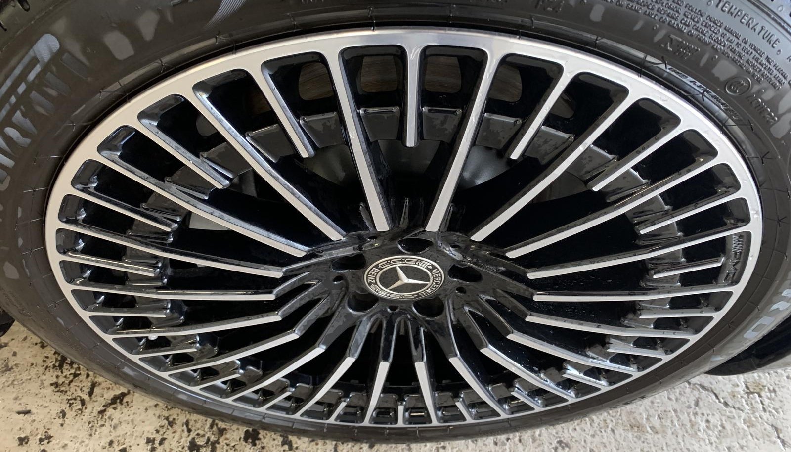 Mercedes-Benz EQS AMG Line 3