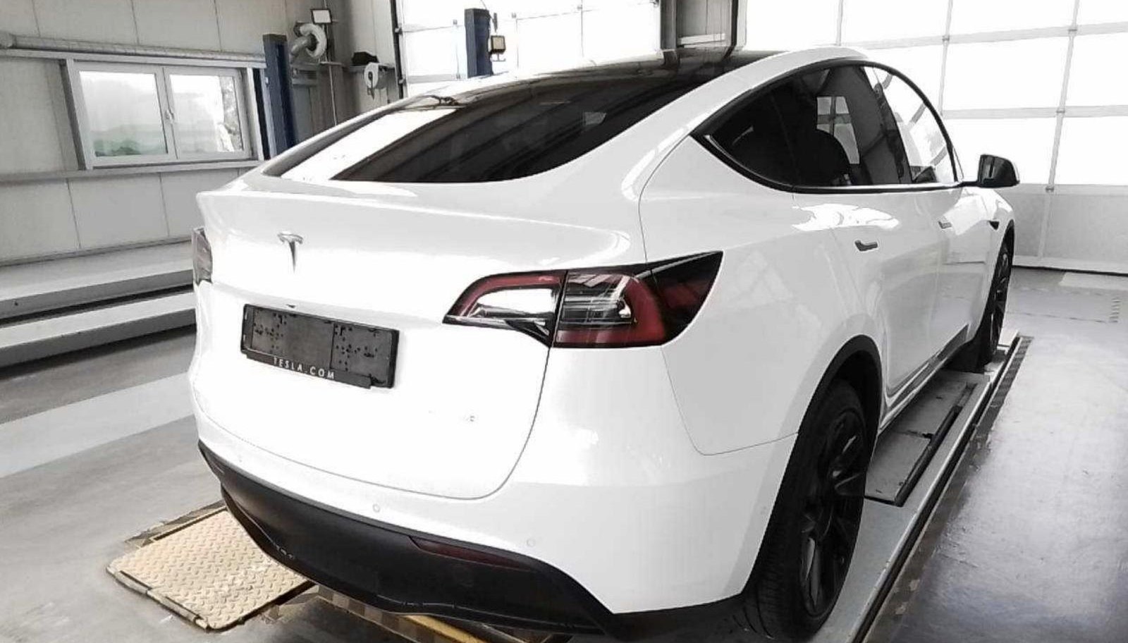 Tesla Model Y Long Range Dual AWD 4
