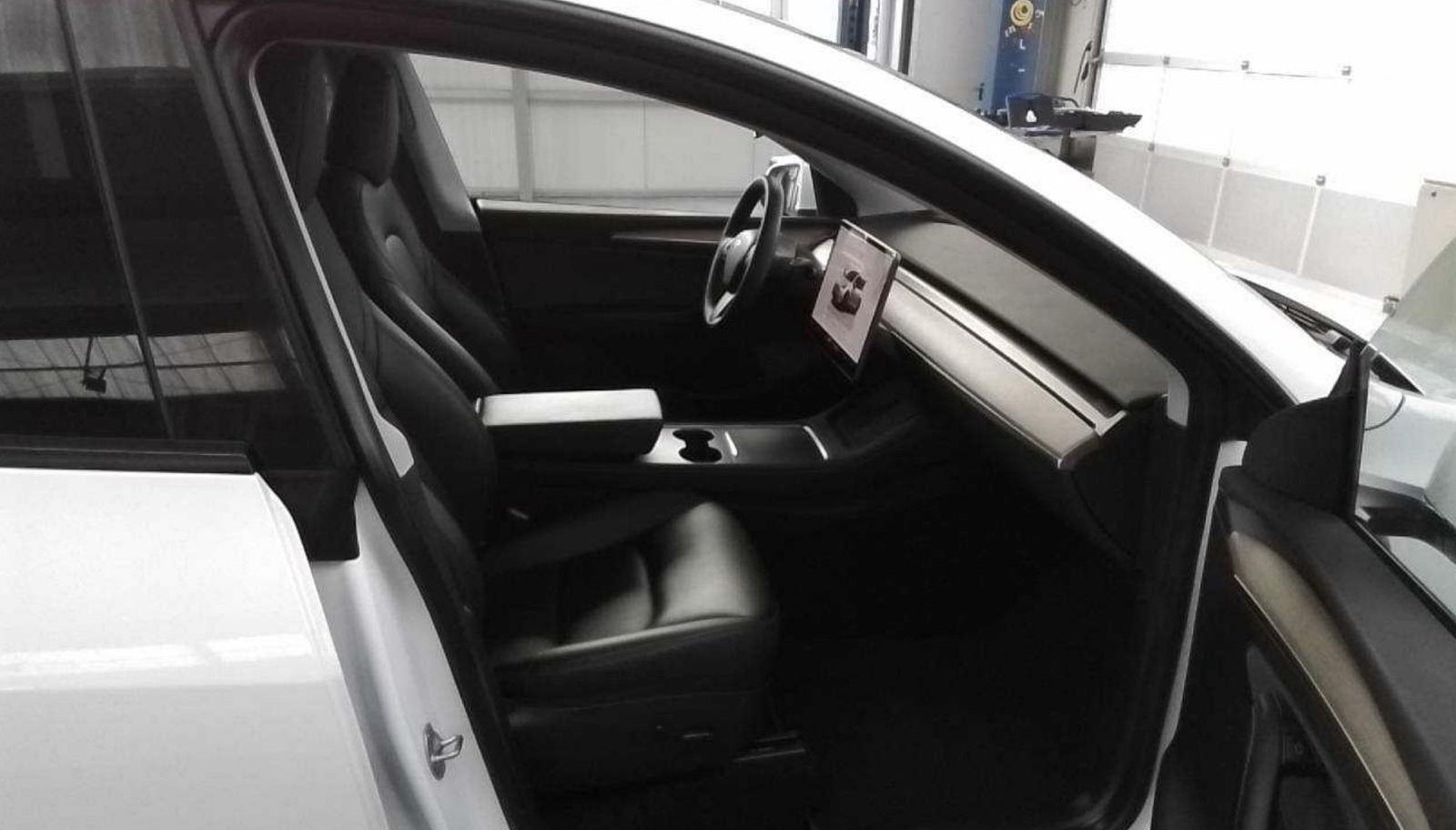 Tesla Model Y Long Range Dual AWD 6