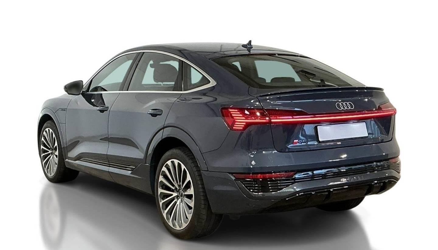 Audi Q8 S-Line 10