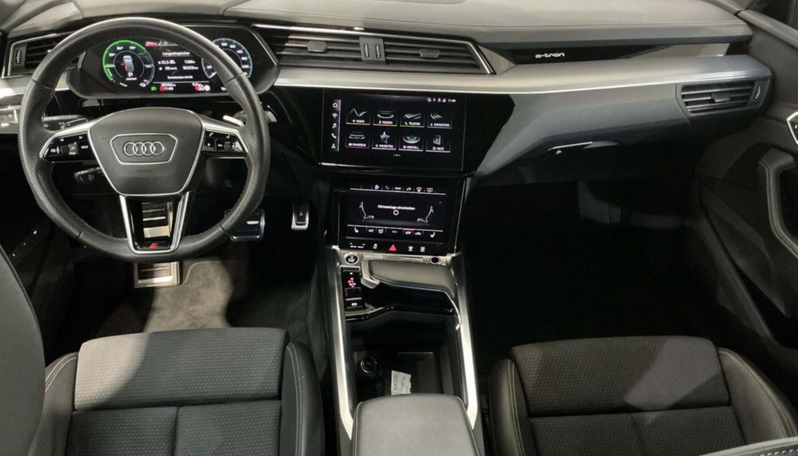 Audi Q8 S-Line 2