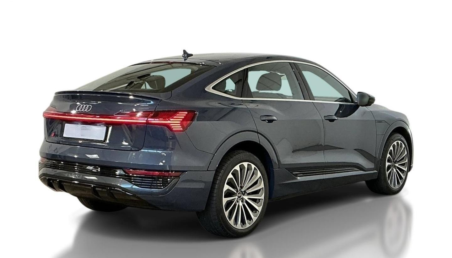 Audi Q8 S-Line 5