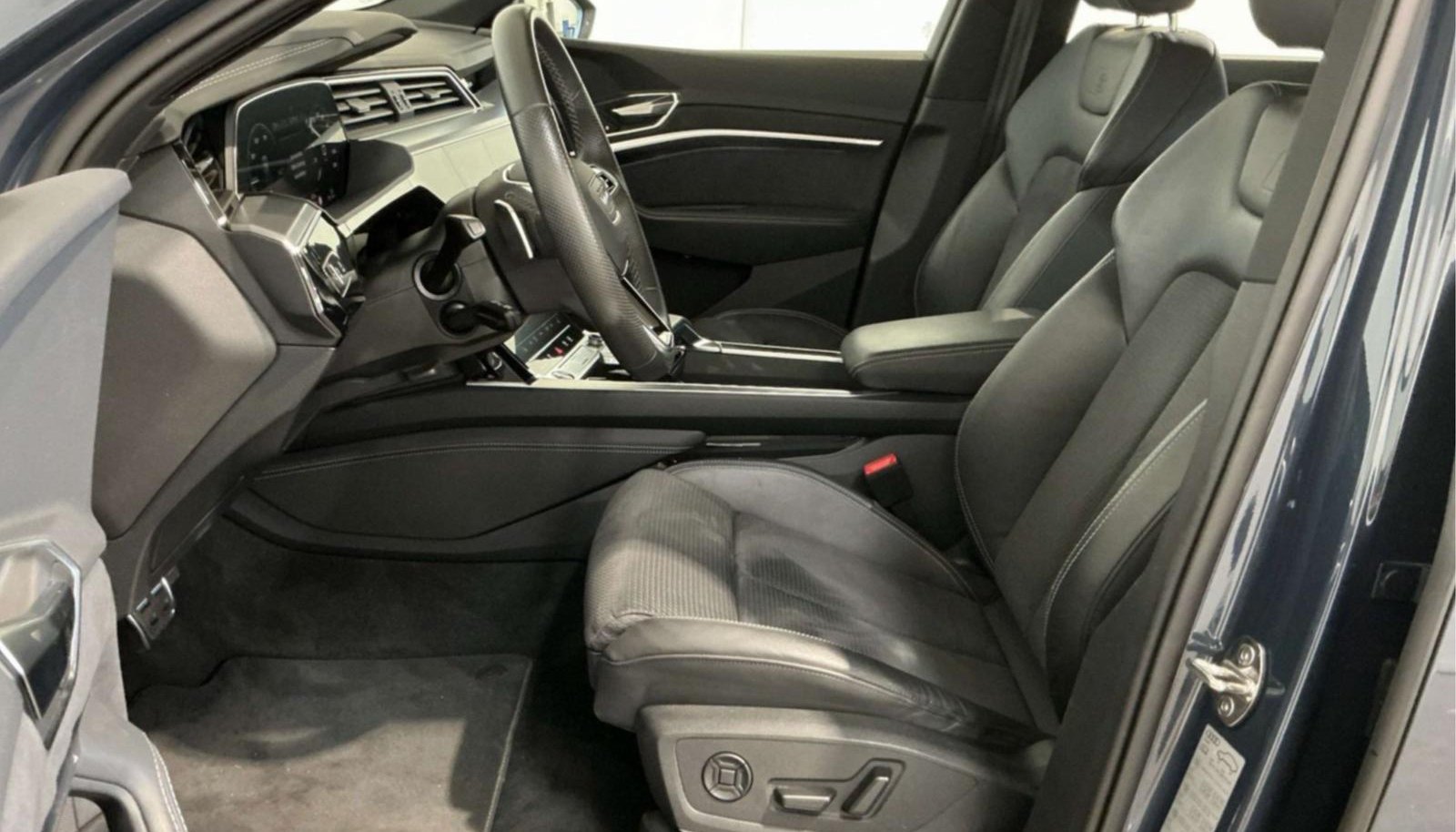 Audi Q8 S-Line 6