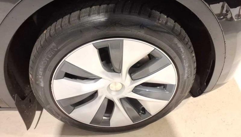 Tesla Model Y Basis RWD 4