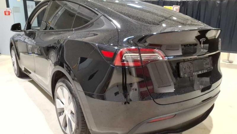 Tesla Model Y Basis RWD 5