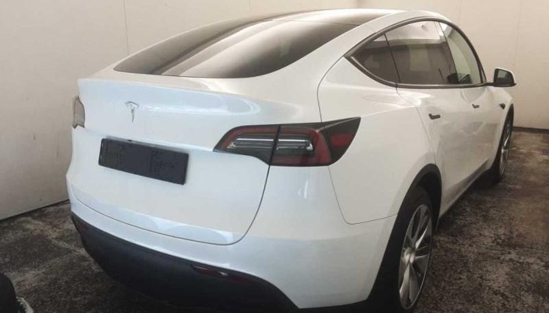 Tesla Model Y Basis RWD 8