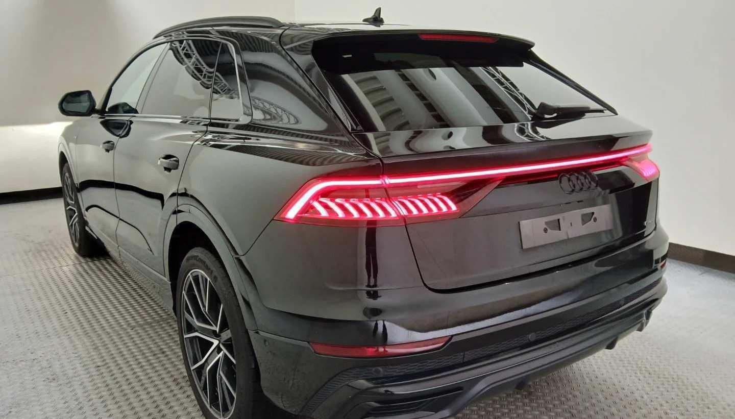 Audi Q8 S-Line 3