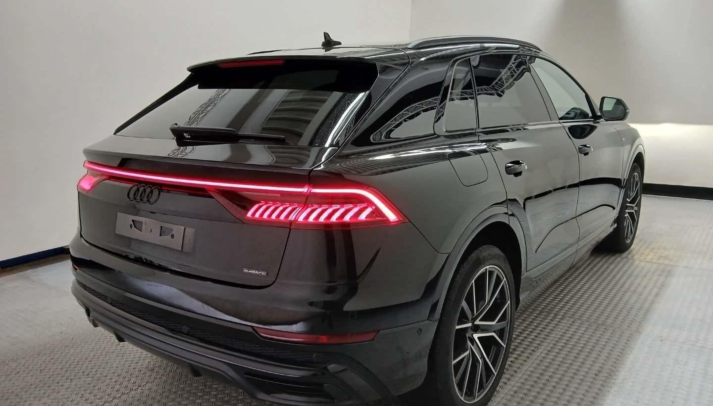 Audi Q8 S-Line 4