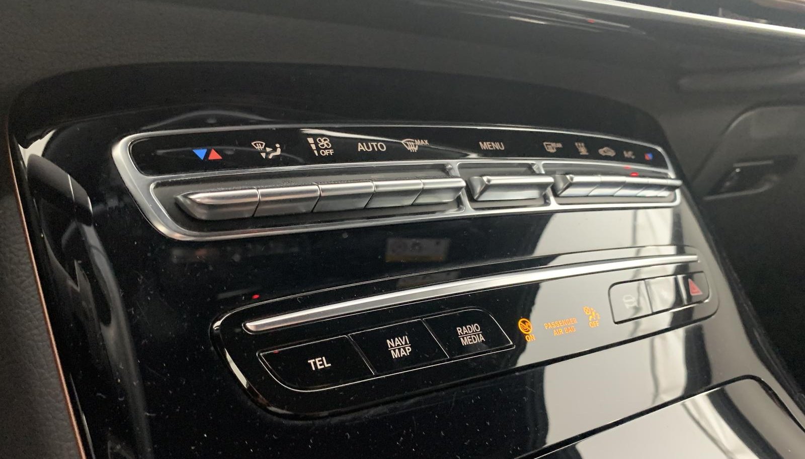 Mercedes-Benz EQC Electric Art Int. 12