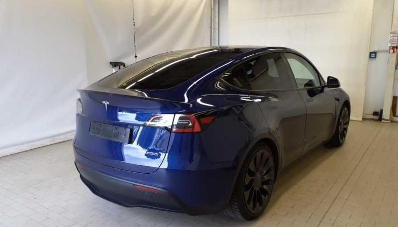 Tesla Model Y Performance Dual AWD 11