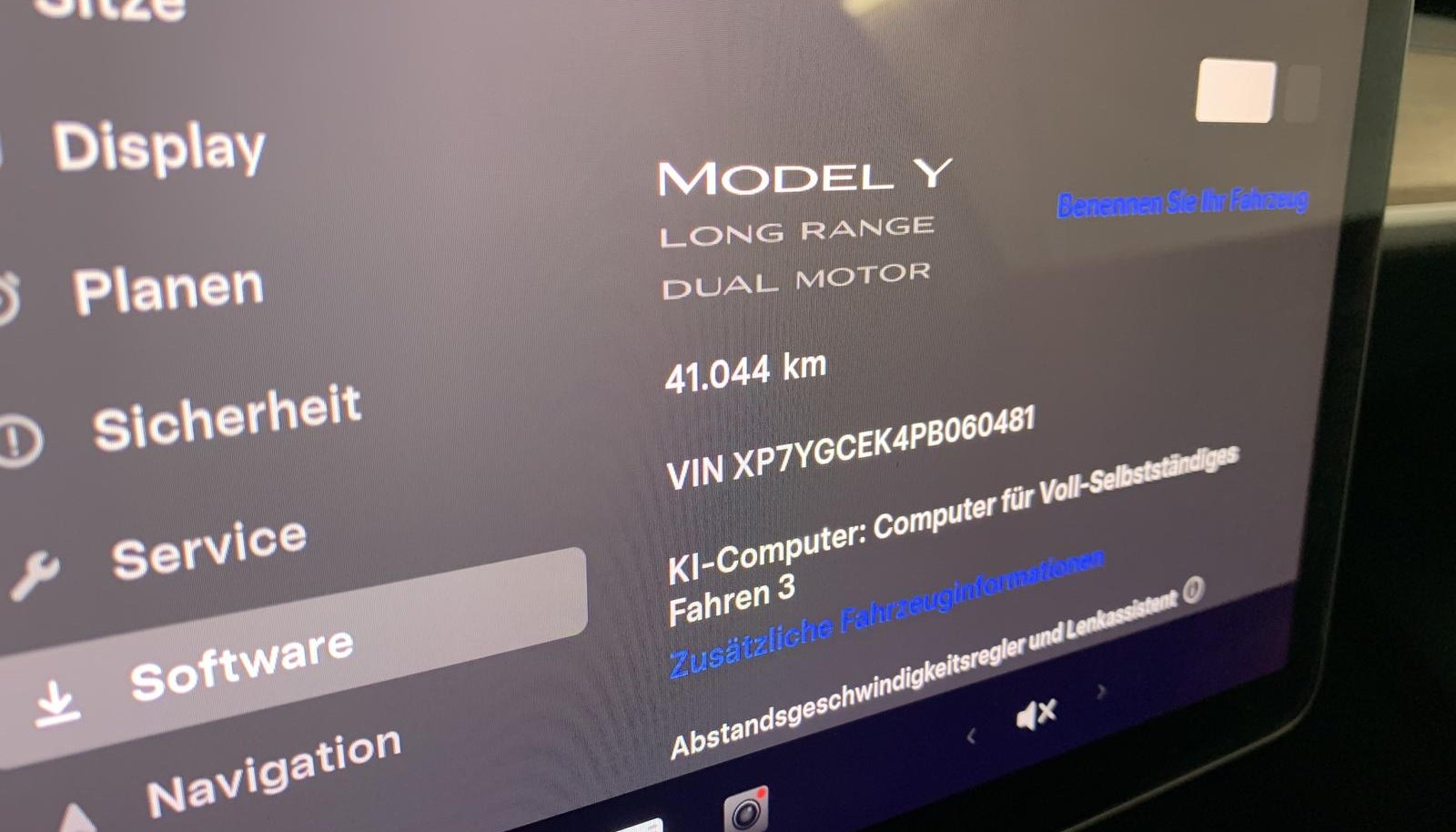 Tesla Model Y Long Range Dual AWD 12