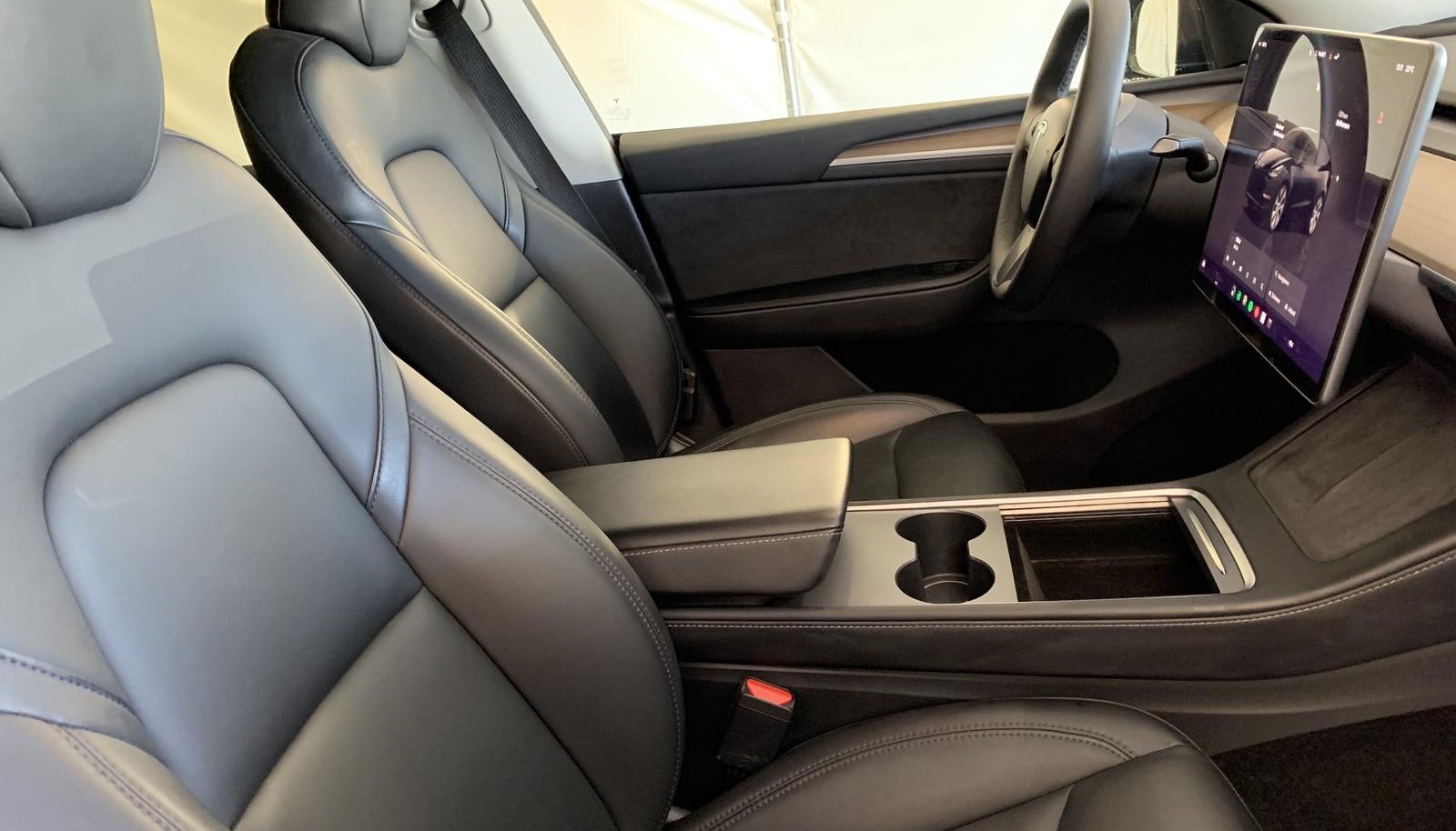Tesla Model Y Long Range Dual AWD 3