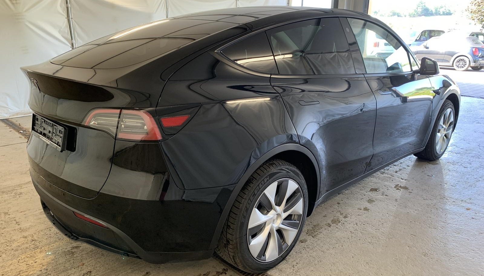 Tesla Model Y Long Range Dual AWD 5