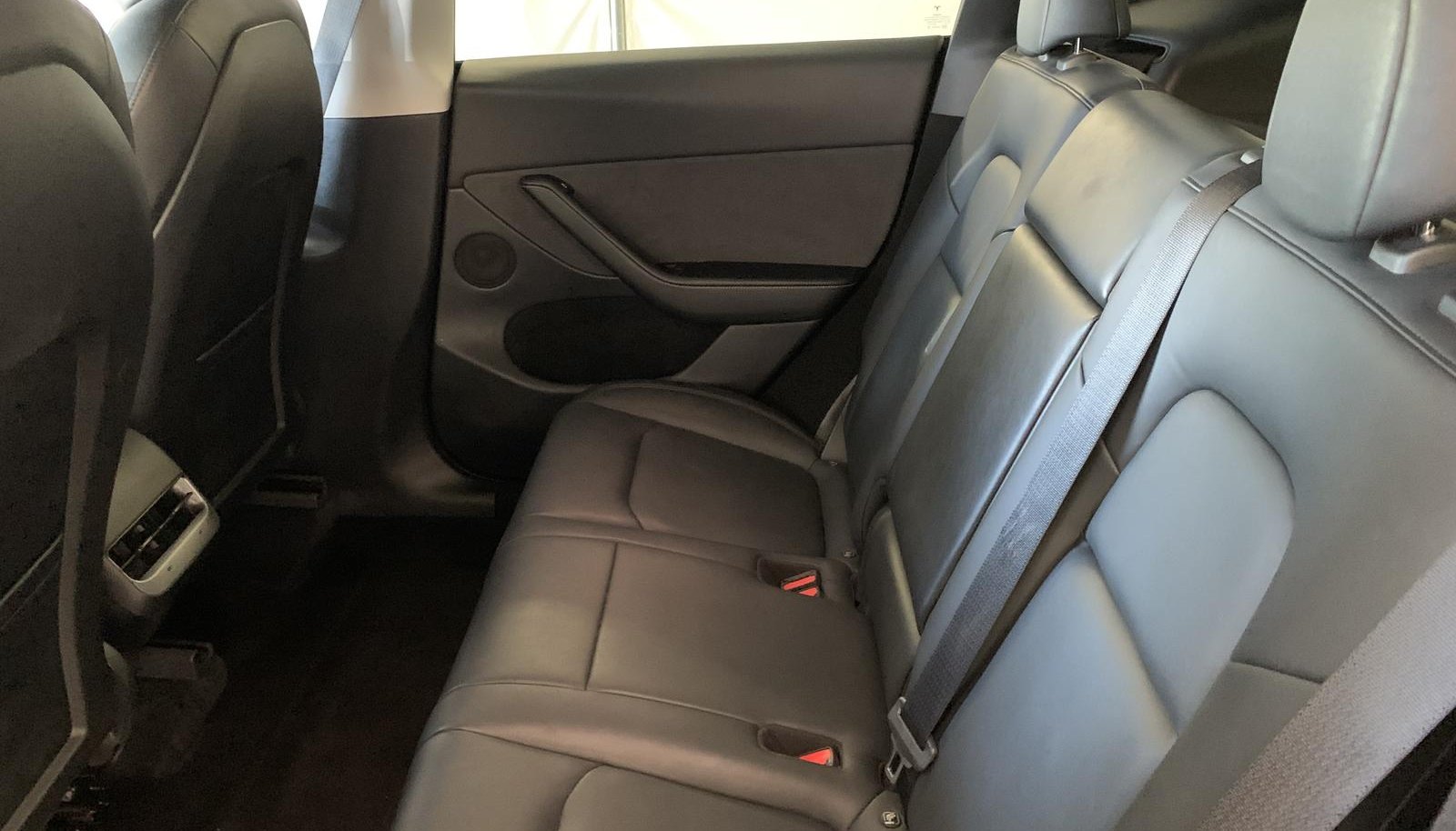 Tesla Model Y Long Range Dual AWD 9