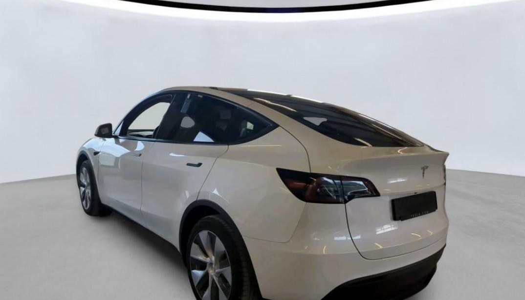 Tesla Model Y RWD 3