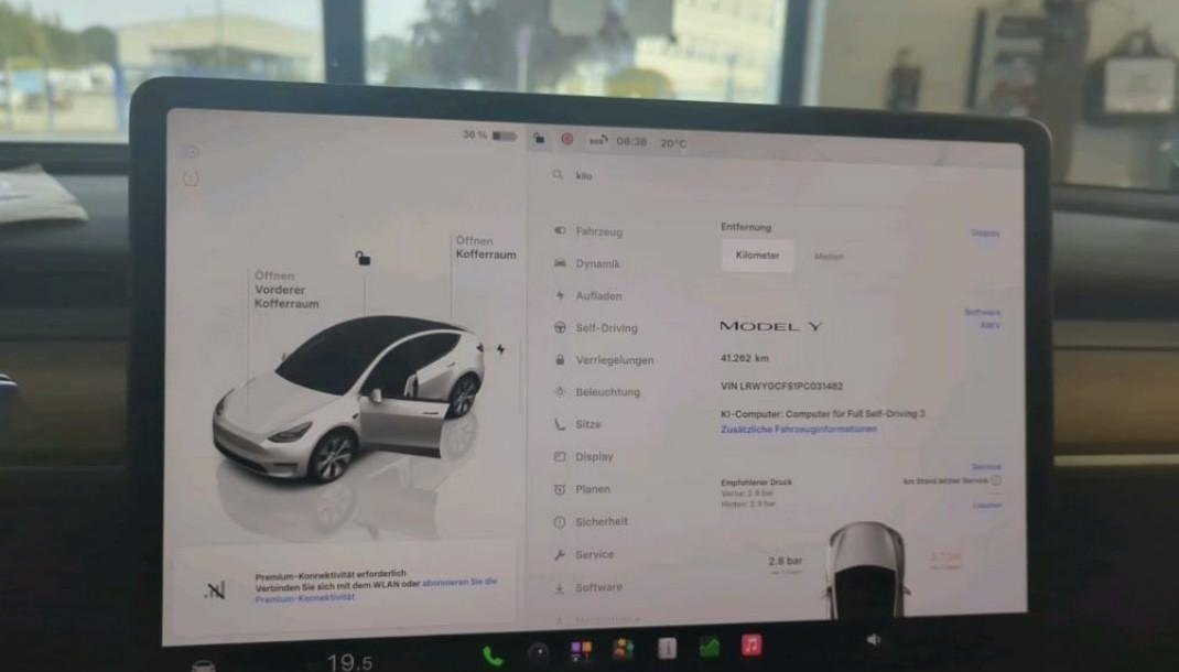 Tesla Model Y RWD 8