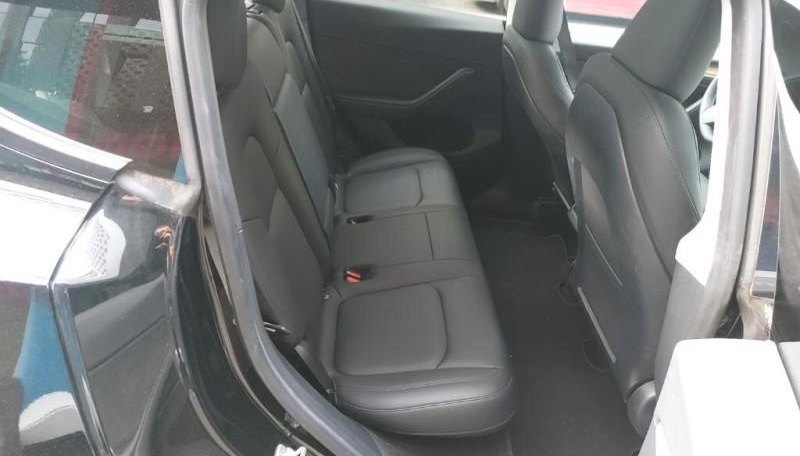 Tesla Model Y Long Range Dual AWD 6