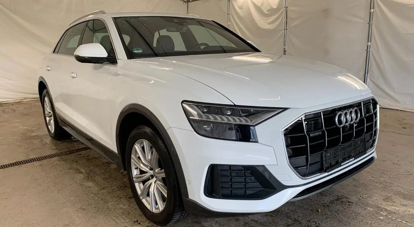 Audi Q8 S-Line 2