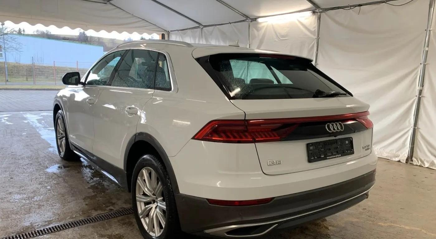 Audi Q8 S-Line 3