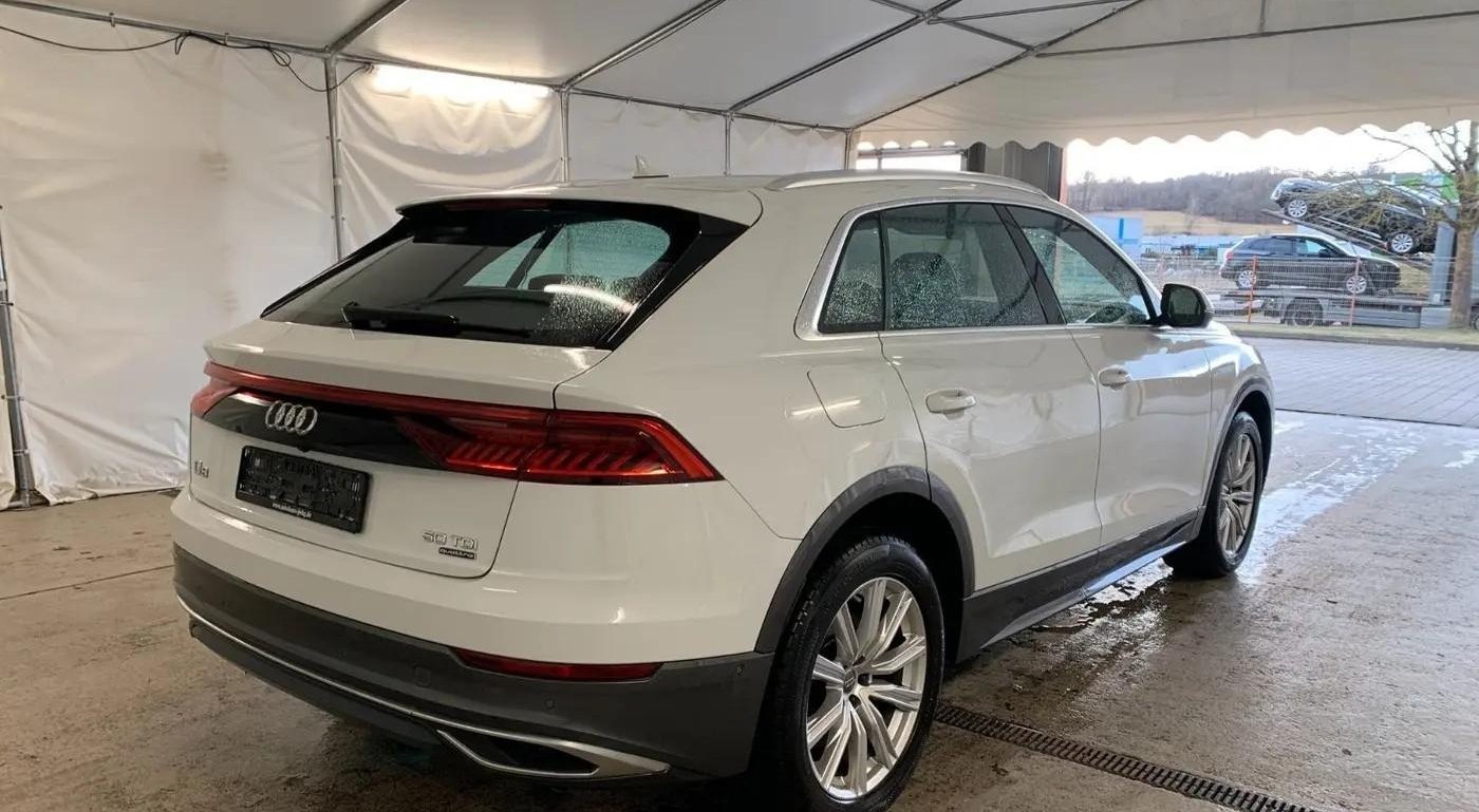 Audi Q8 S-Line 4