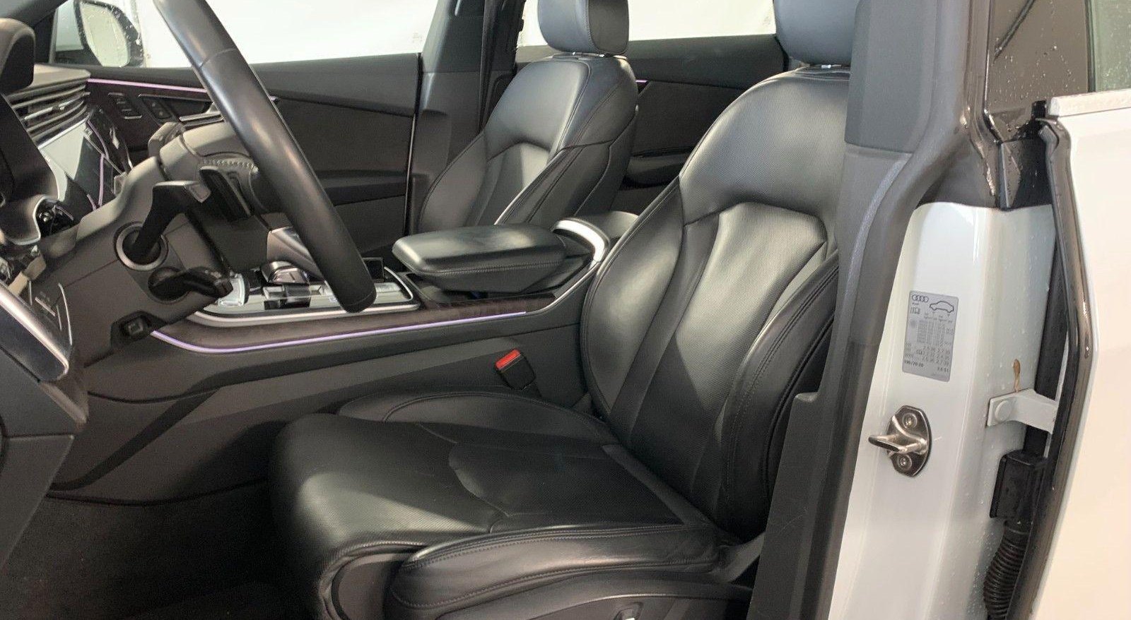 Audi Q8 S-Line 6