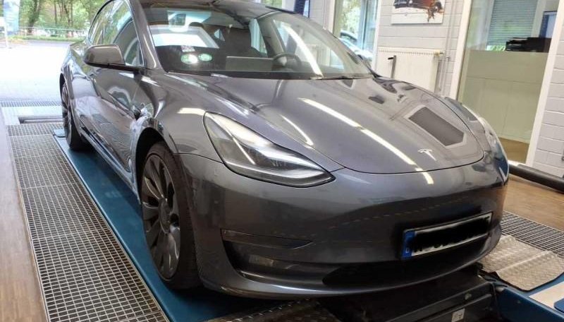 Tesla Model 3 Performance Dual AWD 8