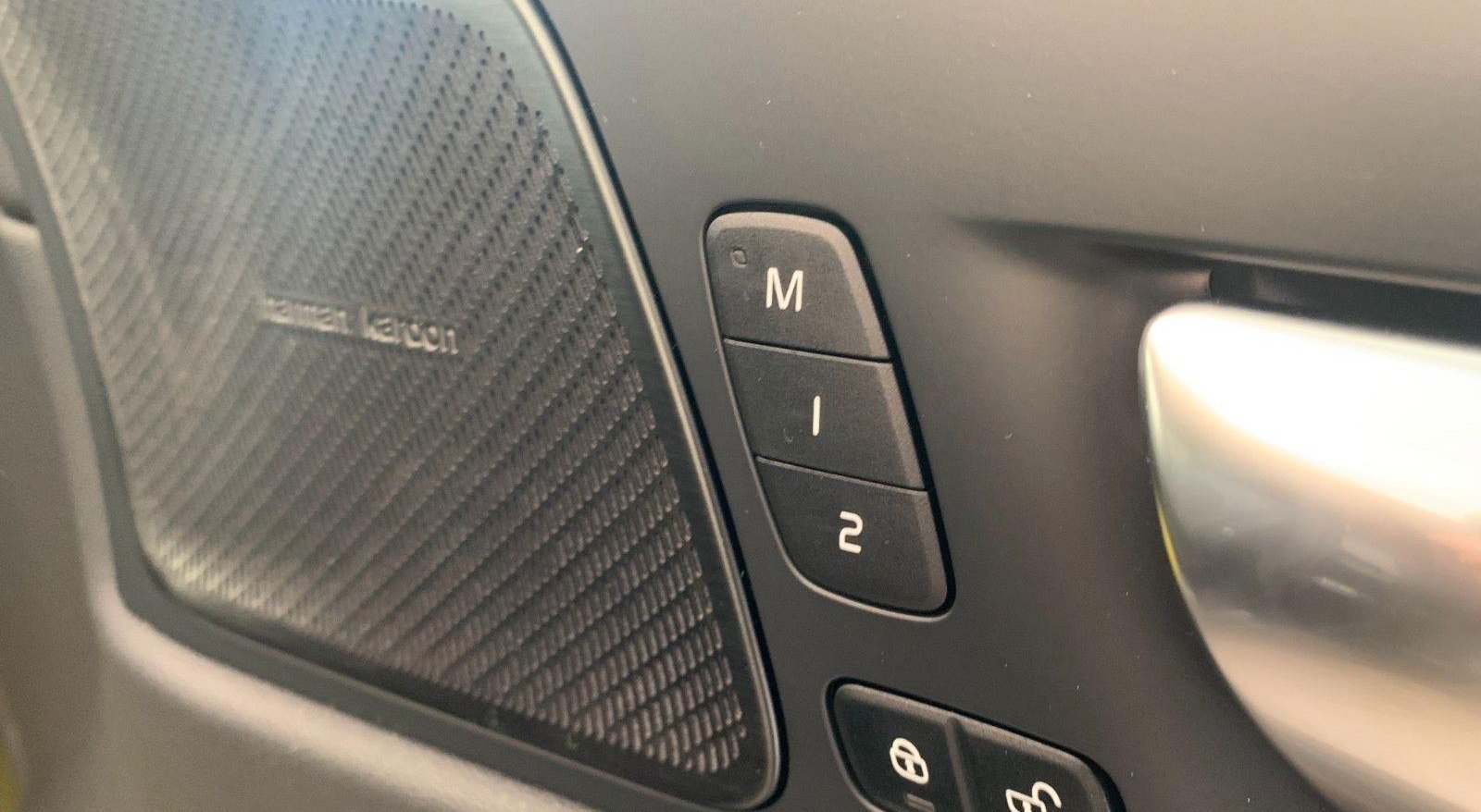 Volvo XC60 Plus Dark AWD 7