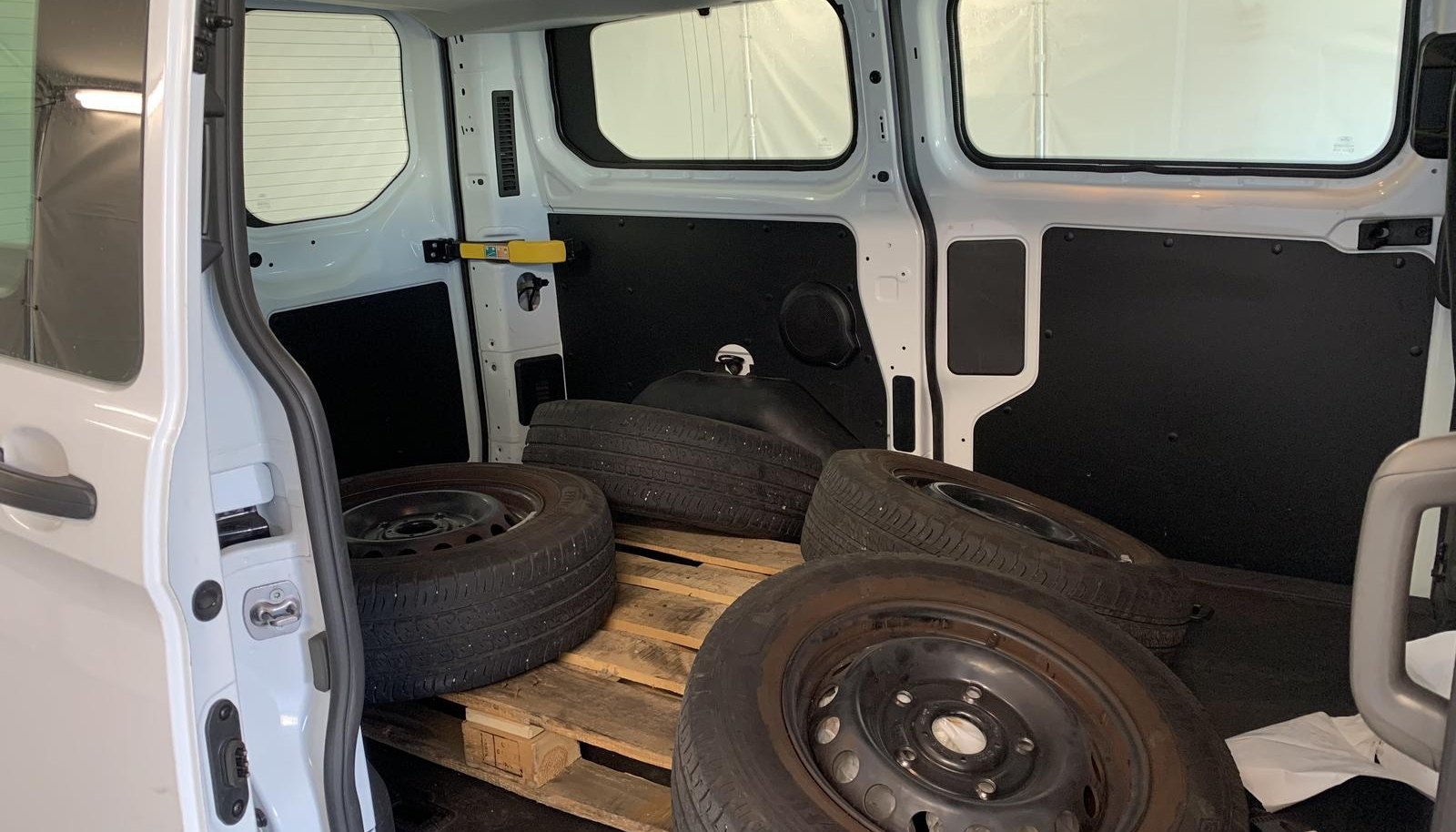 Ford Transit Custom 320 L1 Hybrid Trend 6