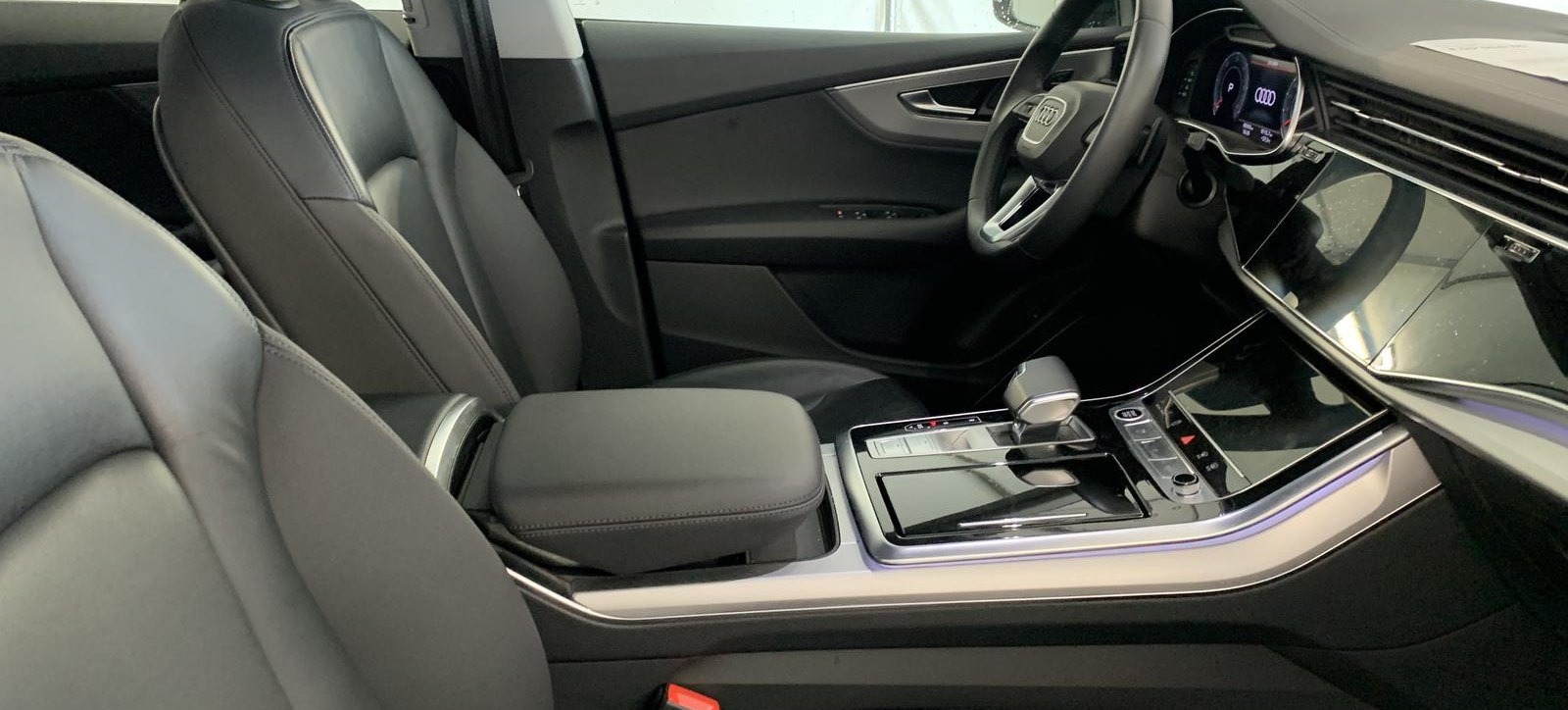 Audi Q8 S-Line Quattro 5